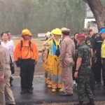 'บิ๊กตู่' ชมการสาธิตบรรเทาสาธารณภัย ท่ามกลางฝนกระหน่ำ ลมแรงพัดจนเต็นท์เอน