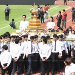 'งานบอล มธ.-จุฬา' ล้อการเมืองแสบ! มาครบ โต๊ะจีน กินประเทศ เครื่องดูด? (คลิป)