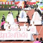 'งานบอล มธ.-จุฬา' ล้อการเมืองแสบ! มาครบ โต๊ะจีน กินประเทศ เครื่องดูด? (คลิป)