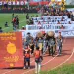 'งานบอล มธ.-จุฬา' ล้อการเมืองแสบ! มาครบ โต๊ะจีน กินประเทศ เครื่องดูด? (คลิป)