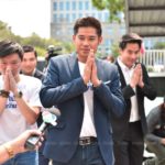 ปรีชาพล มาแล้ว! ยกมือไหว้ท่วมหัว ทษช.เดินหน้าสู้ศึกเลือกตั้ง ไม่กังวลยุบพรรค