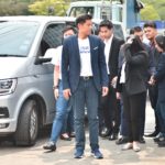 ปรีชาพล มาแล้ว! ยกมือไหว้ท่วมหัว ทษช.เดินหน้าสู้ศึกเลือกตั้ง ไม่กังวลยุบพรรค