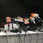 กองทัพนักข่าวปักหลัก-รอทำข่าว!! 'ป๊อบ ปองกูล' แถลงเปิดใจ คบซ้อน-วิวาห์วุ่น