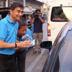 "มาร์ค" หาเสียงแยกวังหิน จี้ กกต. ตรวจสอบ "ประยุทธ์" ลงพื้นที่ เข้าข่ายหาเสียงหรือไม่?