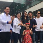'หญิงหน่อย' ควง 'น้องจินนี่' เดินสยาม ทำเอาวัยรุ่นถาม จะกาเพื่อไทยตรงไหน?