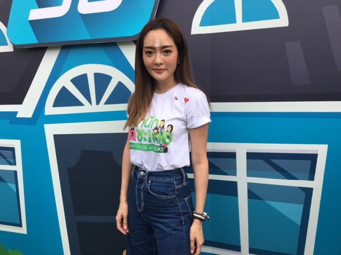แก้มบุ๋ม