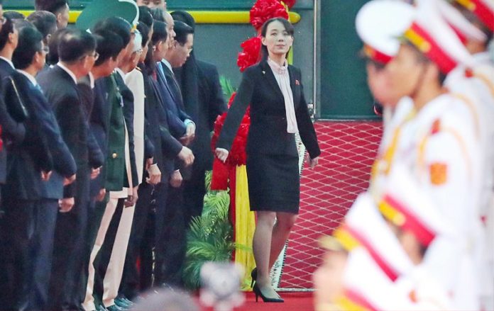 ‘คิม’ ยิ้มแย้มถึงเวียดนาม
