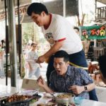 จตุรงค์ ของขึ้น ตบหัว วู้ดดี้ กลางร้านอาหาร พิธีกรดังมีมึน (คลิป)