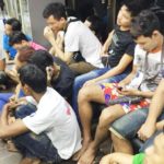 ทหารสนธิตำรวจ กรมแรงงาน บุกจับ 27 แรงงานต่างด้าว คาโรงงานเย็บผ้า