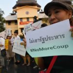 นศ.รวมตัวจุดเทียนลานปรีดี ต้านรัฐประหาร จี้ ทหารเคารพประชาชน เดินหน้าเลือกตั้ง 24 มี.ค.