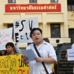 นศ.รวมตัวจุดเทียนลานปรีดี ต้านรัฐประหาร จี้ ทหารเคารพประชาชน เดินหน้าเลือกตั้ง 24 มี.ค.