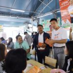 “ธนาธร” บุกบางขุนเทียน รับกำลังใจล้นหลาม ปชช.เผย 'รออนาคตใหม่' มาเปลี่ยนประเทศ