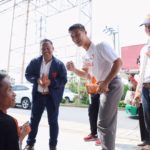 “ธนาธร” บุกบางขุนเทียน รับกำลังใจล้นหลาม ปชช.เผย 'รออนาคตใหม่' มาเปลี่ยนประเทศ