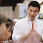 'ธนาธร' ฉะ 'ประยุทธ์' ลุแก่อำนาจ ท้าทายประชาชน แถมฟ้อง 2 นศ. บี้ ลาออก