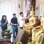 หัวหน้าพรรคไทยรักษาชาติ โผล่ทำบุญ  ไหว้พระ หลังหายตัวเงียบ!