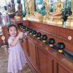 น้องปีใหม่ วันพระใหญ่ ตื่นแต่เช้า ชวนแอฟ เข้าวัด โชคดีได้ปล่อยโคคู่แม่ลูก-ตั้งชื่อให้ด้วย