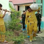 ขอตายตามกันไป! ตาเห็นยายล้มนอนสิ้นลม ทำใจไม่ได้คว้าเชือกผูกคอสลดอีกศพ