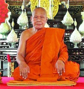 พระครูประพัฒน์เขมคุณ เจ้าอาวาสวัดดวงแข