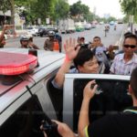 เพนกวิน กลุ่ม นศ. อ่านแถลงหน้าทำเนียบ แขวนกระเทียม ไล่นายกฯ โดนรวบทันที!