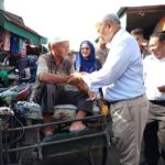สุเทพ ลุยนราธิวาส ขอดับไฟใต้ ชาวบ้านรุมเซลฟี่ อ้อนแรง รักลุงกำนันกา รปช.ด้วย