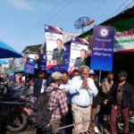 สุเทพ ลุยนราธิวาส ขอดับไฟใต้ ชาวบ้านรุมเซลฟี่ อ้อนแรง รักลุงกำนันกา รปช.ด้วย