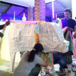 แห่ส่องเลขเด็ด บนตัว "เจ้าโชคดี หมูลอตเตอรี่ร้อยล้าน" คนถูกหวยกันเพียบ