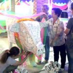 แห่ส่องเลขเด็ด บนตัว "เจ้าโชคดี หมูลอตเตอรี่ร้อยล้าน" คนถูกหวยกันเพียบ