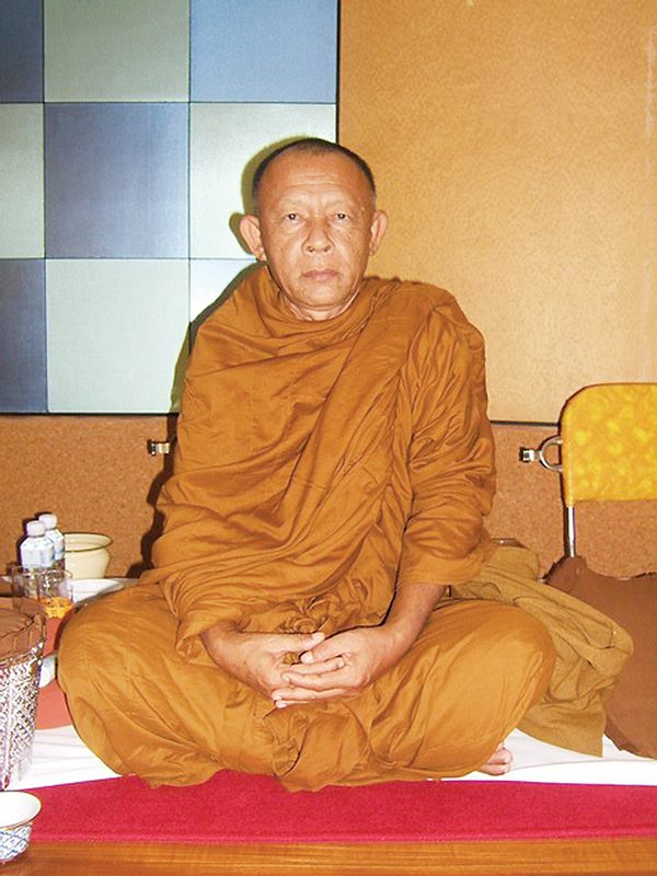 หลวงพ่อสีทน กมโล