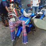 เปิดคลิปอีกมุม! หนุ่มบุกเดี่ยวไล่ฟันช่างในอู่ ก่อนถูกรุมต่อยหน้าร้าน เผยเหตุก่อนลงมือ(คลิป)