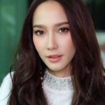 อั้ม สวยใจบุญ แจกซองแดงเป็นปึก ให้เด็กๆ ที่วัดท่าไม้ น้องๆกรี๊ดหนัก-โผกอดแน่น(คลิป)