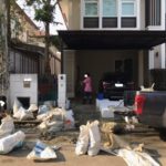 สาวเดือด ซื้อบ้าน 10 ล้าน เจอเพื่อนบ้านทำฟาร์มหอย เทล้างหน้าถนนหึ่งทั้งซอย!