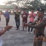 ตร.-ทหารลุยตรวจแหล่งมั่วสุม เจอจับกลุ่มนับสิบ สุดท้ายงานนี้จบแบบมีซึ้ง(คลิป)