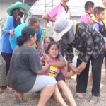 สุดยื้อ!ลุงย้อนศรชนสนั่นสิ้นใจสลด นศ.สาวสาหัส ชาวบ้านโวยกลับรถไกล(คลิป)