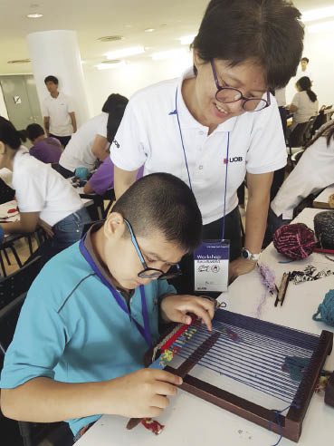ศิลปะสัมผัสได้ สร้างสุขผู้พิการ : สดจากเยาวชน