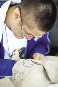 ศิลปะสัมผัสได้ สร้างสุขผู้พิการ : สดจากเยาวชน