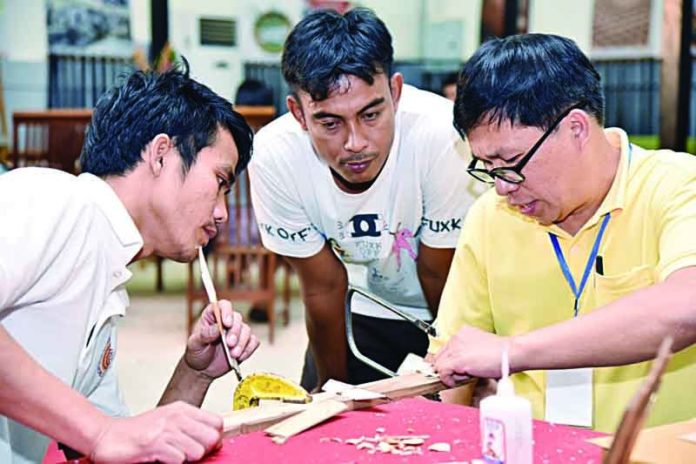 หัตถศิลป์งานไม้ เชื่อม‘ไทย-ลาว’