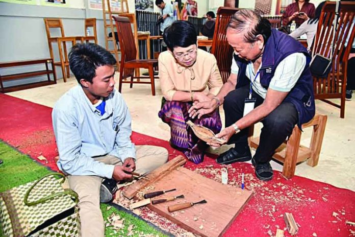 หัตถศิลป์งานไม้ เชื่อม‘ไทย-ลาว’