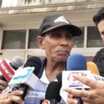 พ่อแม่ร่ำไห้รับศพลูก เหยื่อฆ่ายัดถัง เผยผลชันสูตรกะโหลกศีรษะยุบ-ถูกรัดคอ