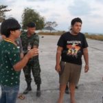 ตร.-ทหารลุยตรวจแหล่งมั่วสุม เจอจับกลุ่มนับสิบ สุดท้ายงานนี้จบแบบมีซึ้ง(คลิป)