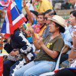 'เทือก' มาแล้ว! ปราศรัยเตือนความเลวร้ายทักษิณ แฟนคลับเป่านกหวีดรับดังกระหึ่ม