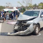 เสยสนั่นกลางแยก! กระบะชนรถหาเสียงดับกลางถนน เจ็บระนาว(คลิป)
