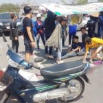 เสยสนั่นกลางแยก! กระบะชนรถหาเสียงดับกลางถนน เจ็บระนาว(คลิป)