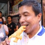 'ชัชชาติ' บุกเชียงใหม่ ถิ่นแม้ว-ปู กาดหลวงแตก! กินไดโนเสาร์โชว์ ม่วนขนาด (คลิป)