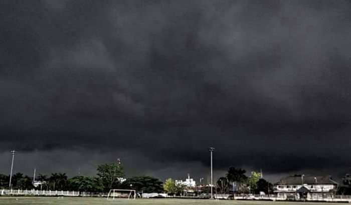 ยังเตือนพายุฤดูร้อน! กรมอุตุฯ เผยอีสานฝนถล่ม-ลูกเห็บตก 16จ
