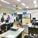 ขู่ฆ่าตัวตาย! เจ้าของค่ายมวย ควงมีดบุกศูนย์ดำรงธรรม ทวงหนี้ ผู้สมัคร ส.ส.กระบี่