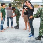 ตร.-ทหารลุยตรวจแหล่งมั่วสุม เจอจับกลุ่มนับสิบ สุดท้ายงานนี้จบแบบมีซึ้ง(คลิป)