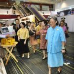 สมเด็จพระเทพฯเสด็จฯทอดพระเนตรบูธสำนักพิมพ์มติชน งานสัปดาห์หนังสือแห่งชาติ
