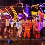 พายุฝนถล่มโคราช! รถทัวร์ ขนผู้โดยสารเข้ากรุง ถนนลื่นชน 3 คัน ดับ 2 เจ็บระนาว