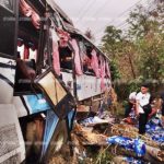 พายุฝนถล่มโคราช! รถทัวร์ ขนผู้โดยสารเข้ากรุง ถนนลื่นชน 3 คัน ดับ 2 เจ็บระนาว