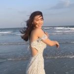 หนุ่มๆใจละลาย! นางเอกร้อยล้าน ใบเฟิร์น เที่ยวทะเล โชว์สวยใสโดนใจ (คลิป)